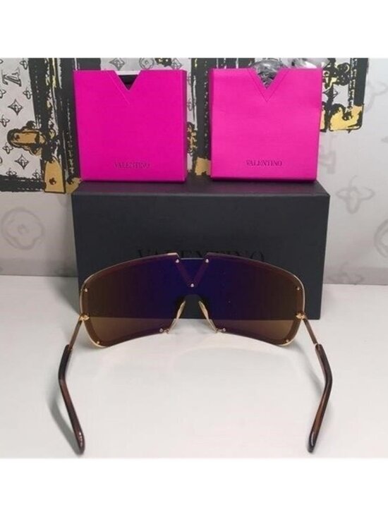 New Authentic Valentino V-Romask Oversized Sunglasses – Light Gold Titanium, Uni main image 5